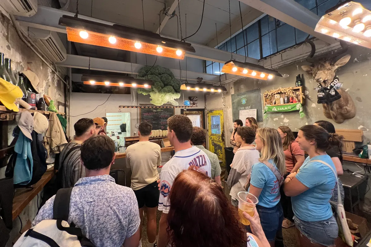 A full taproom at a Craft Club monthly brewery meetup